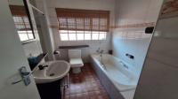 Bathroom 2 of property in Sunward park