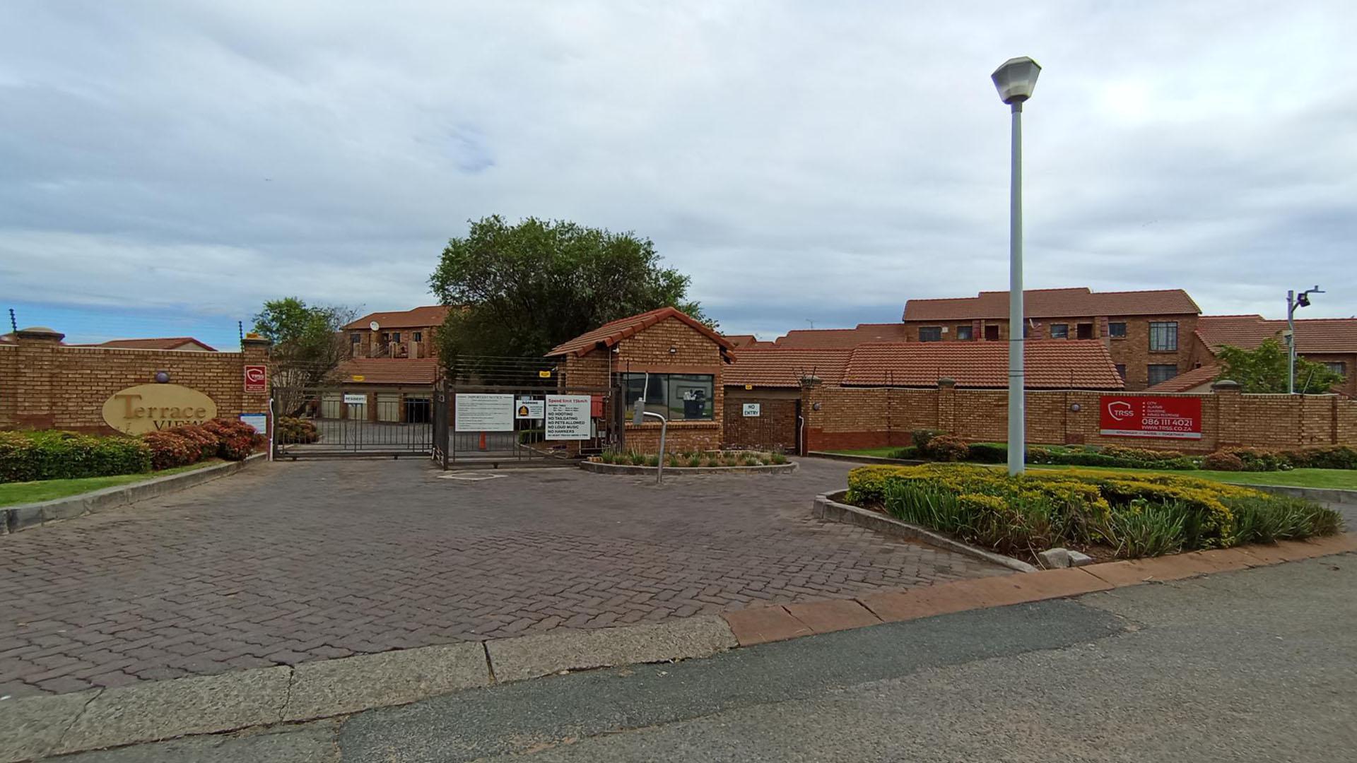 Front View of property in Sagewood