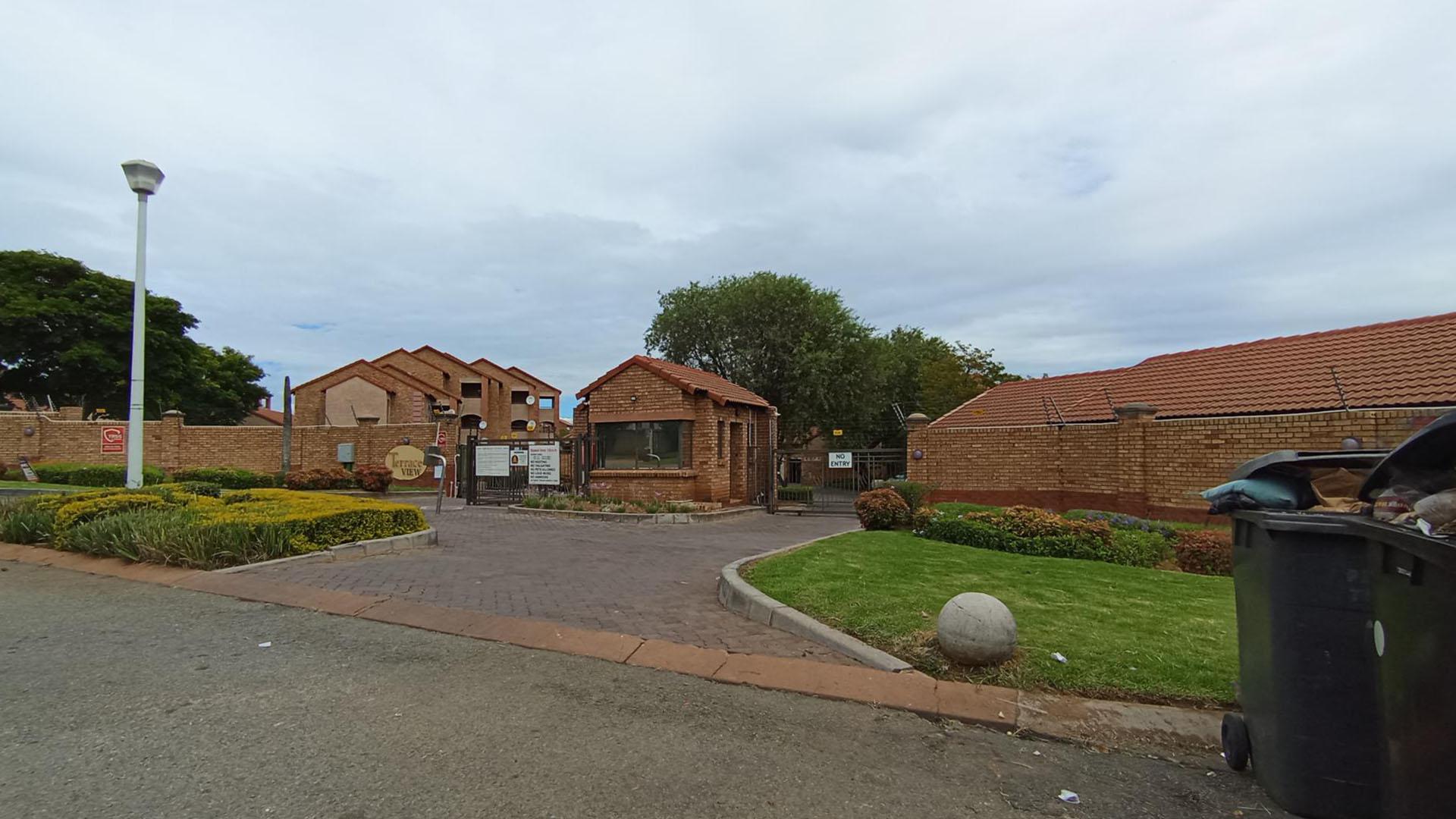 Front View of property in Sagewood