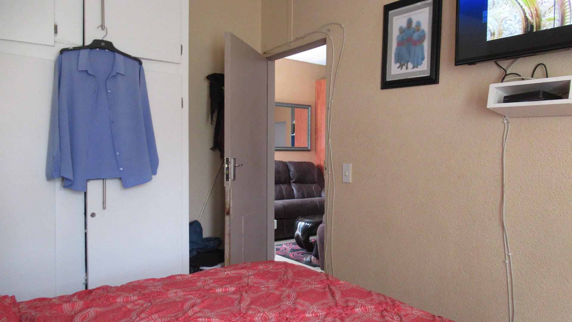 Main Bedroom of property in Naturena