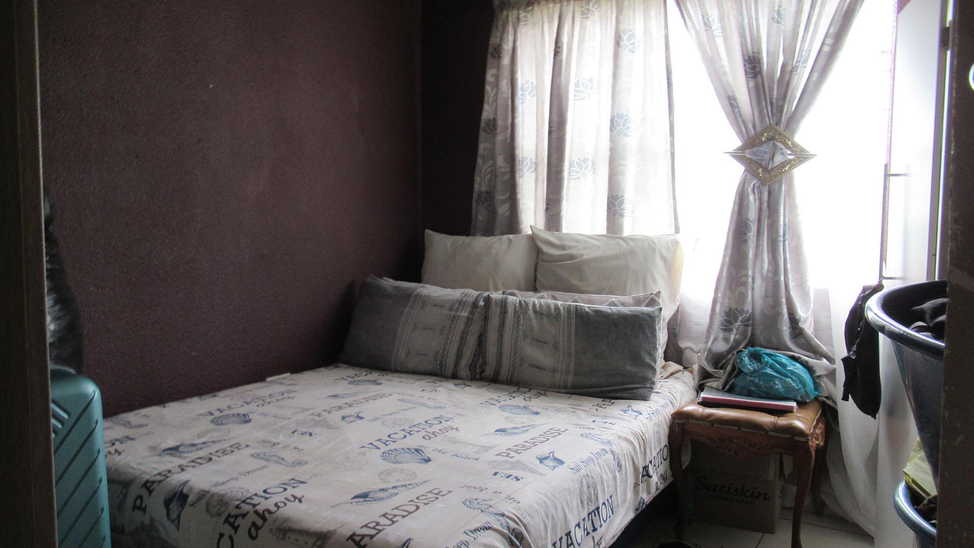 Bed Room 2 - 39 square meters of property in Naturena