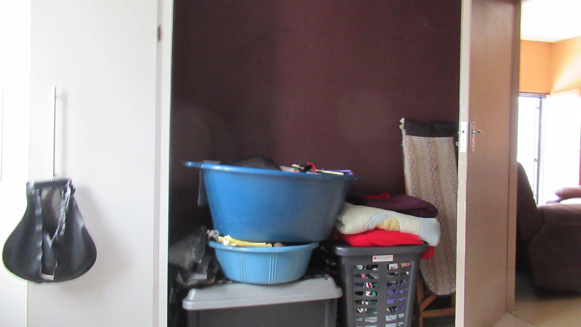 Bed Room 2 - 39 square meters of property in Naturena