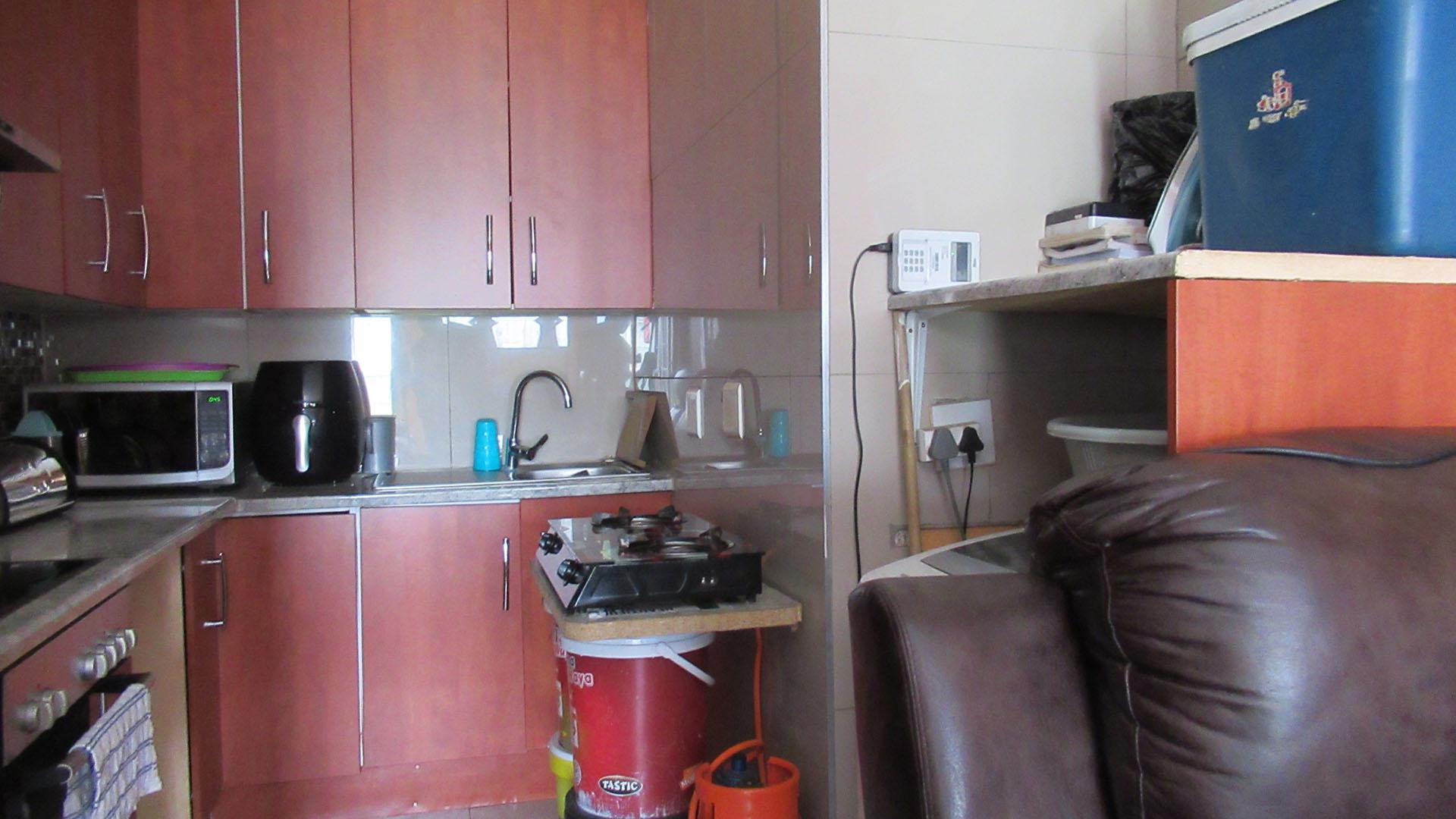 Kitchen - 23 square meters of property in Naturena
