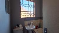 Bathroom 1 - 5 square meters of property in Fleurhof