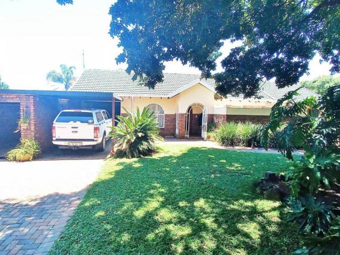 3 Bedroom House for Sale For Sale in Rooihuiskraal - MR705341