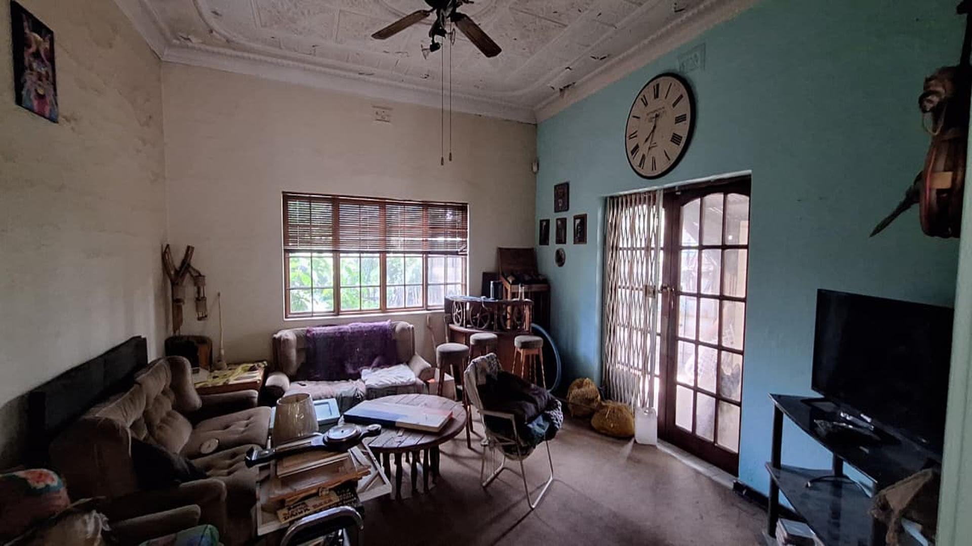 Lounges - 22 square meters of property in Boksburg South