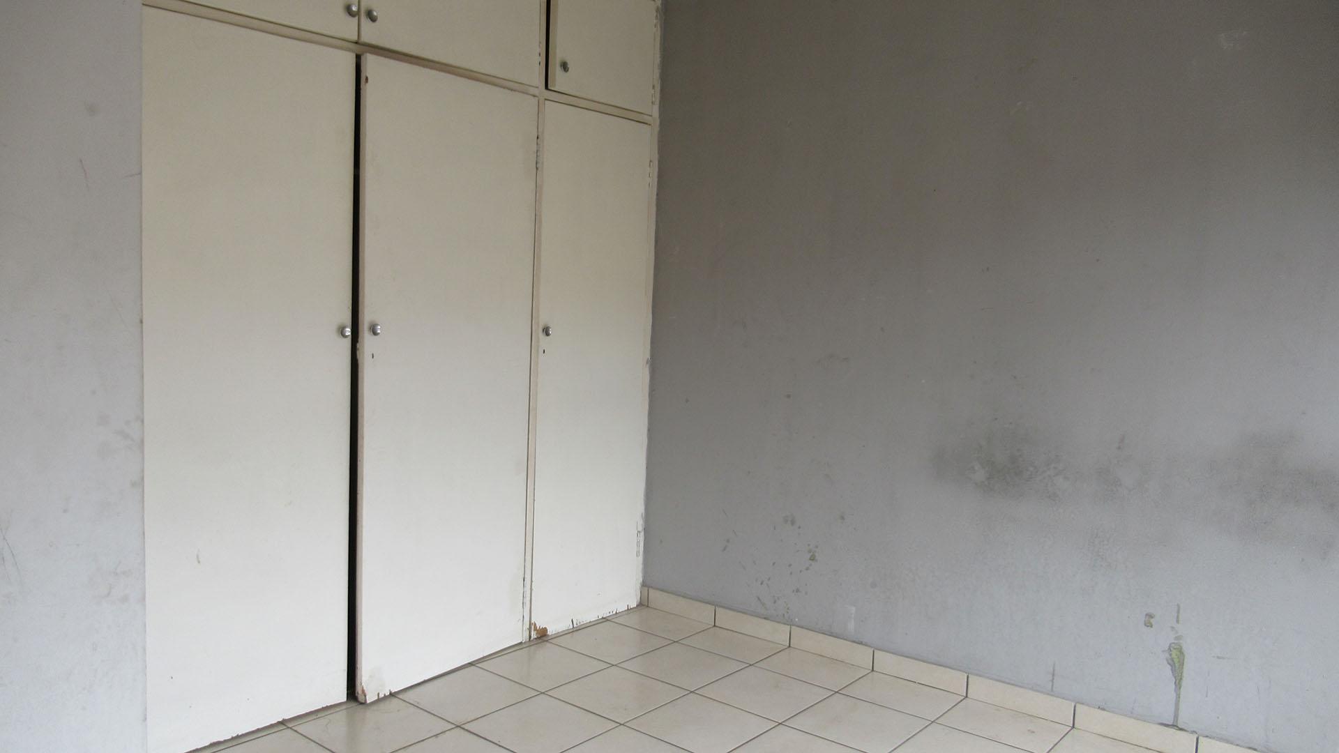 Bed Room 1 - 14 square meters of property in Vereeniging