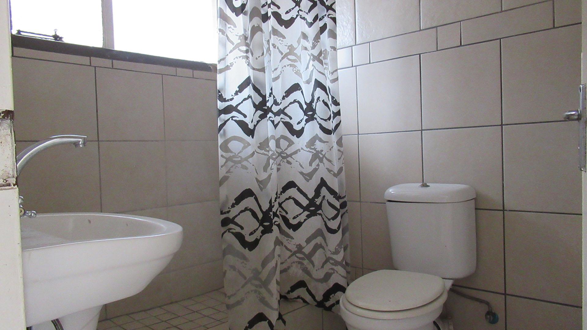 Bathroom 1 - 4 square meters of property in Vereeniging