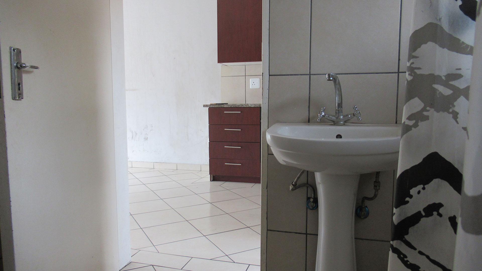 Bathroom 1 - 4 square meters of property in Vereeniging