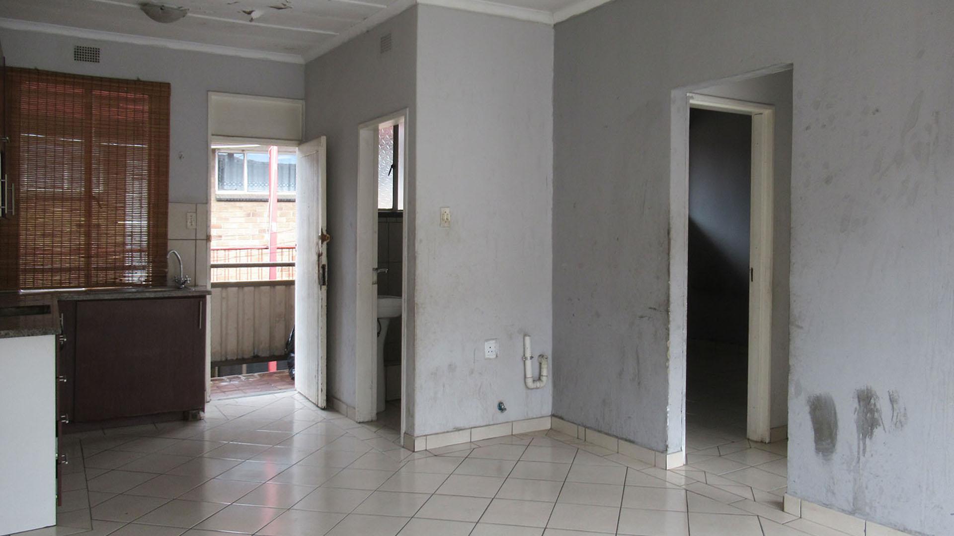 Lounges - 21 square meters of property in Vereeniging