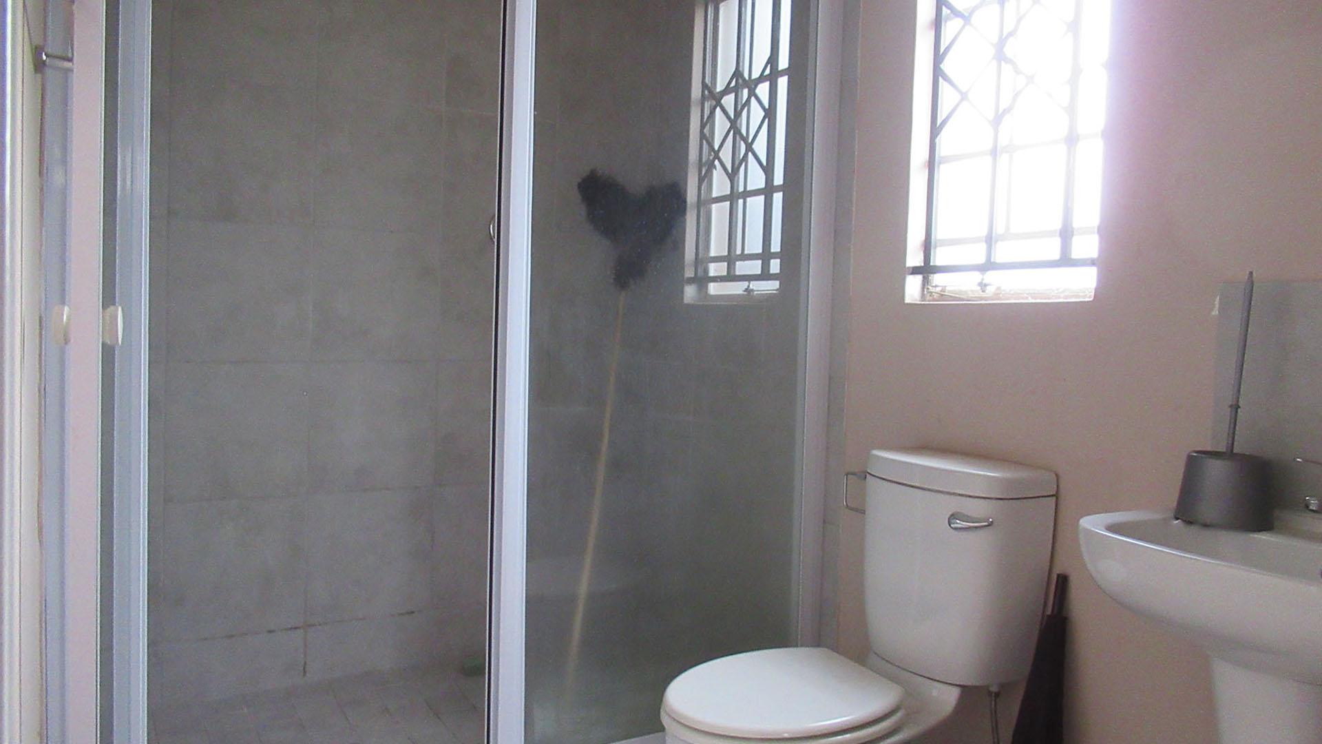 Main Bathroom - 3 square meters of property in Savanna City