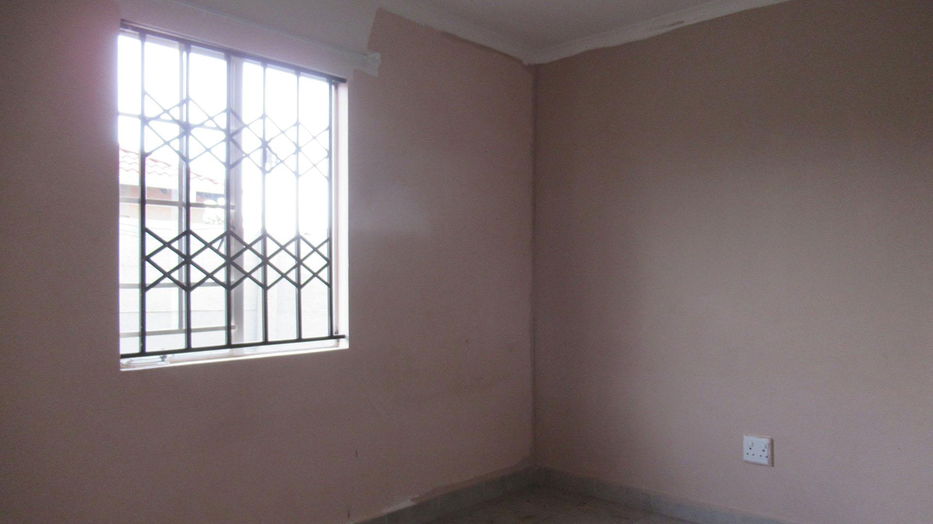 Main Bedroom - 11 square meters of property in Savanna City