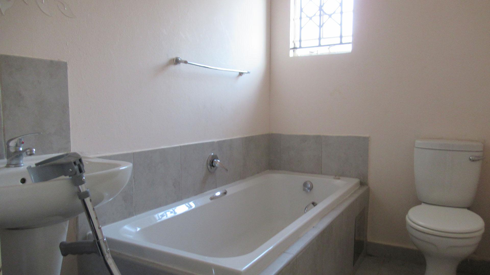 Bathroom 2 - 4 square meters of property in Savanna City
