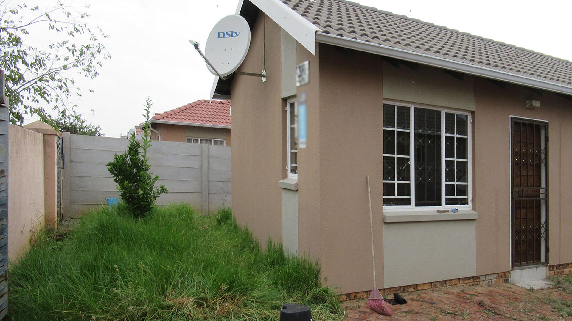 Front View of property in Savanna City