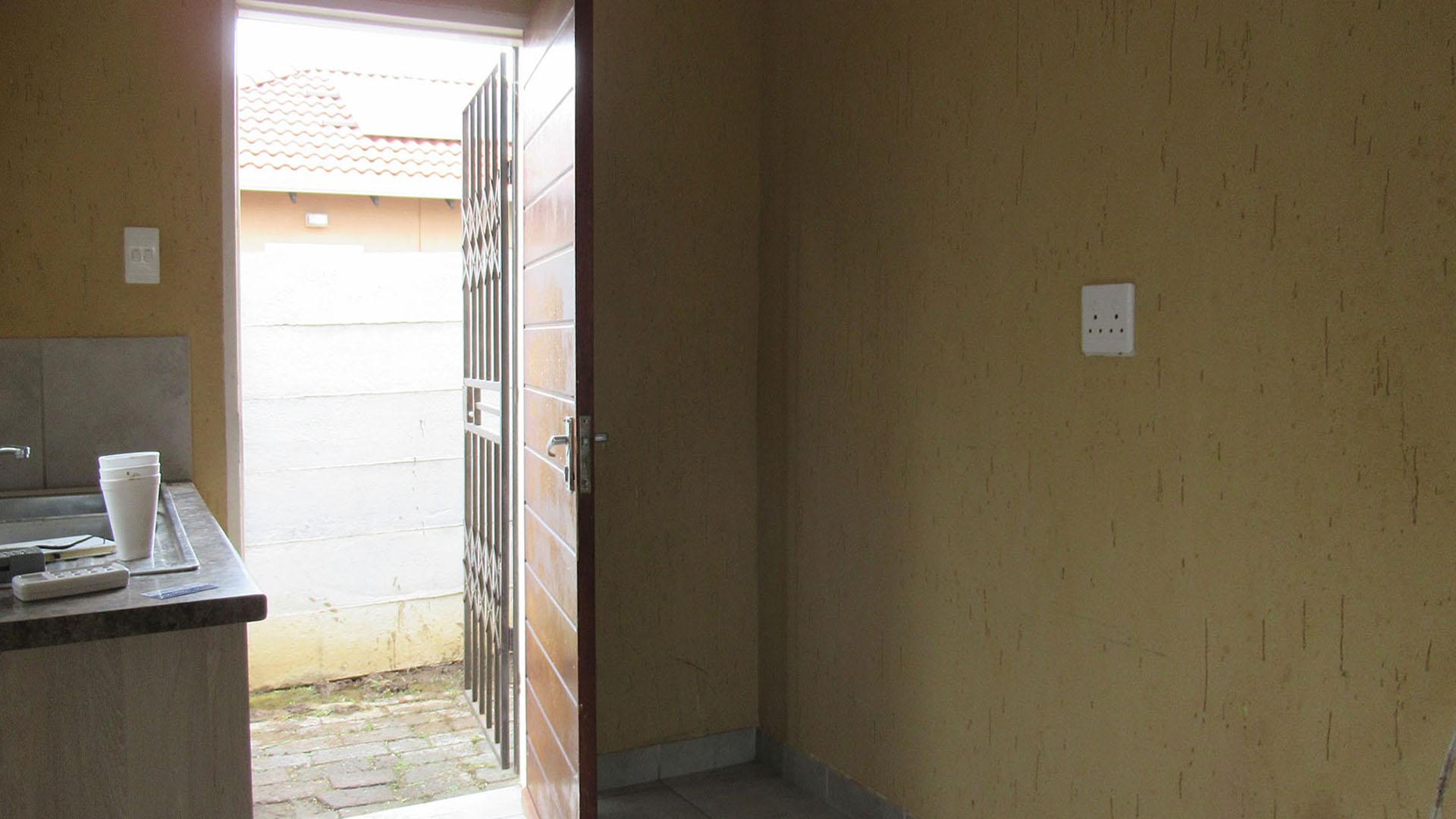 Kitchen - 7 square meters of property in Savanna City