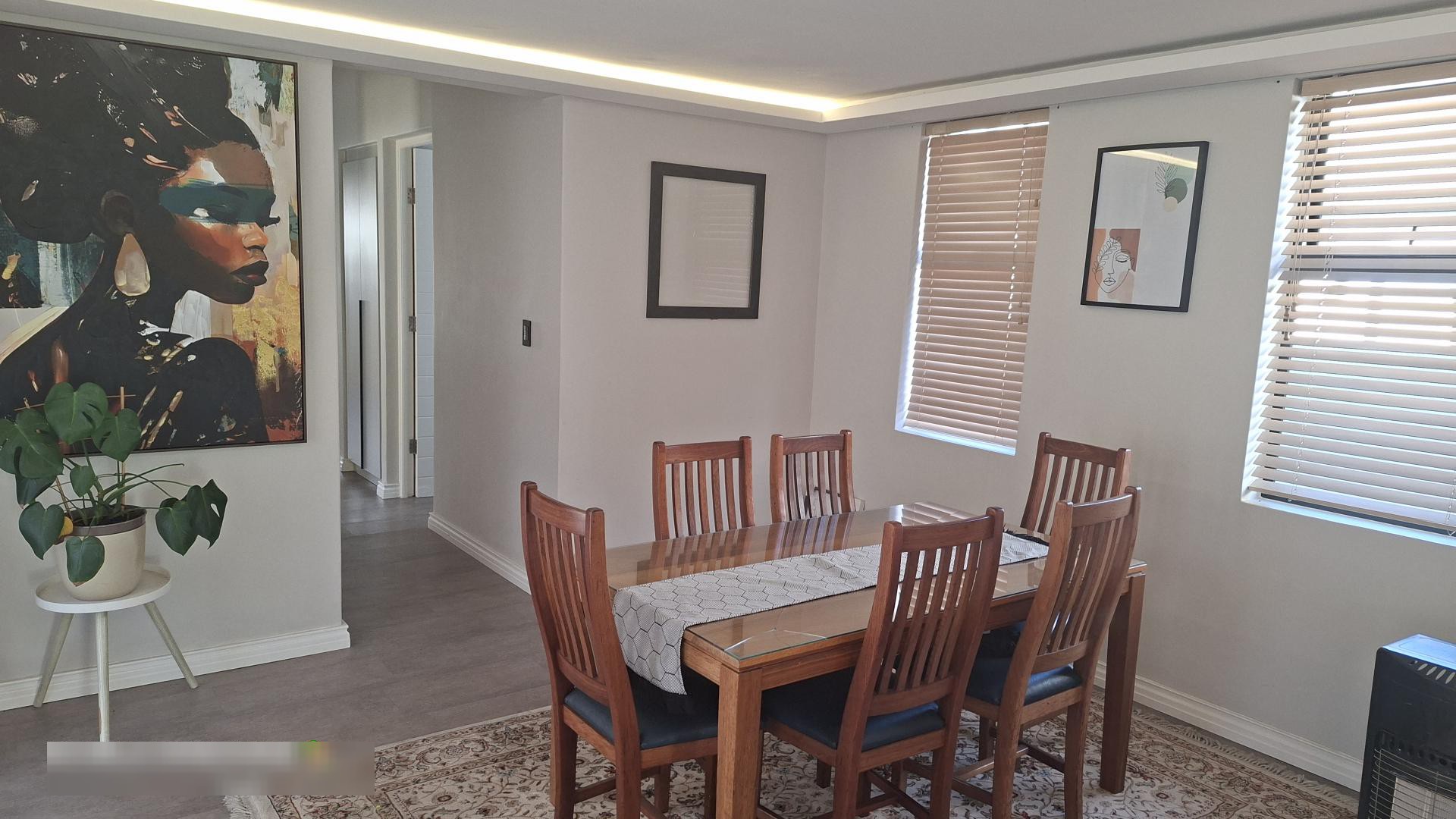 Dining Room of property in Somerset West