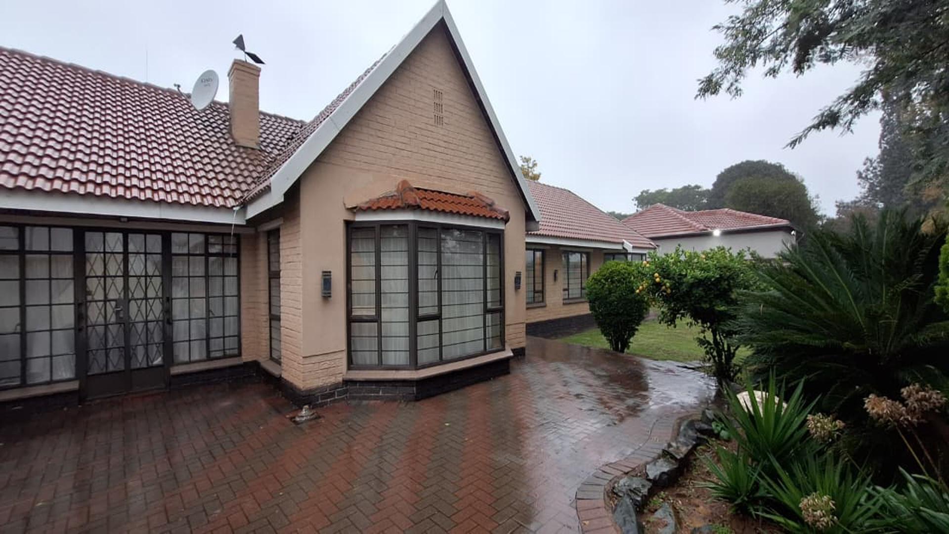 Front View of property in Brackenhurst