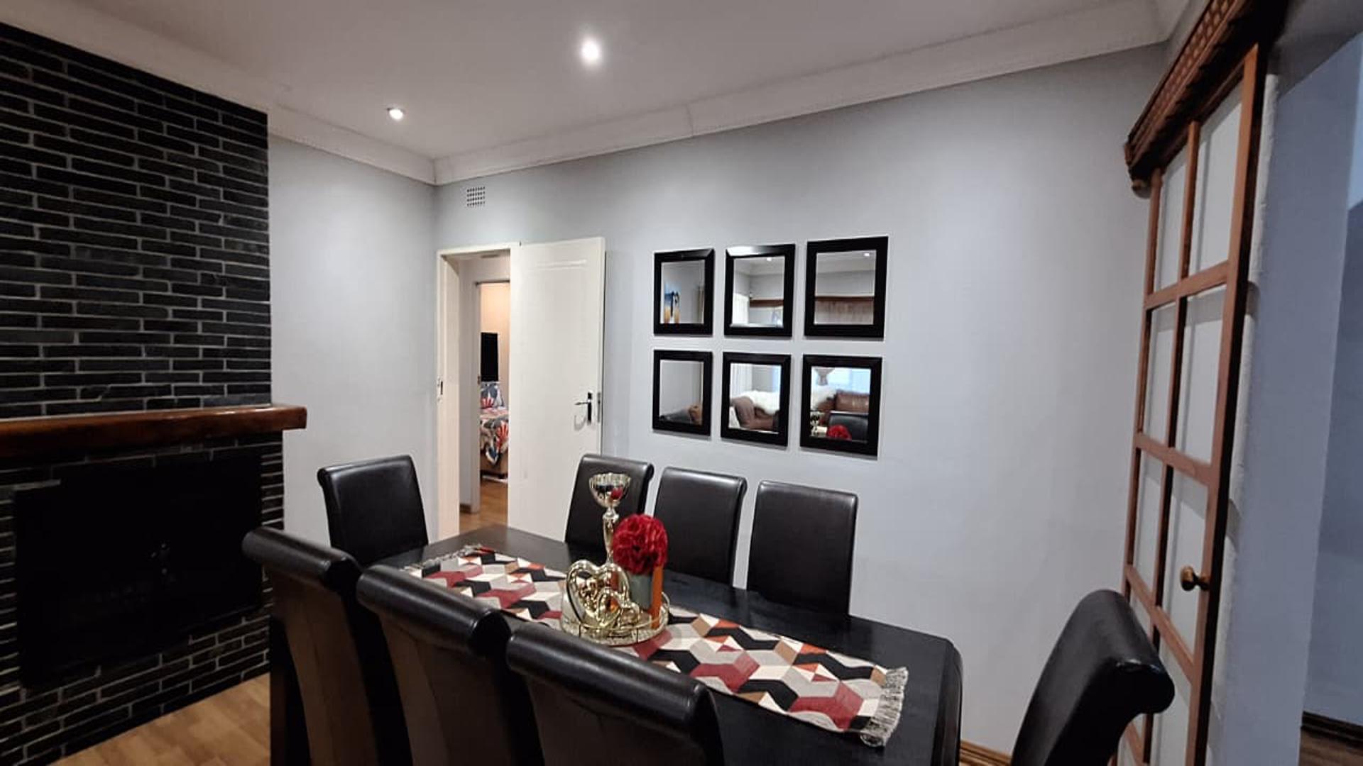 Dining Room - 17 square meters of property in Brackenhurst