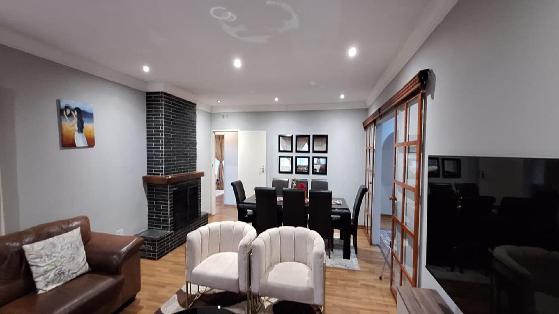 Lounges - 19 square meters of property in Brackenhurst