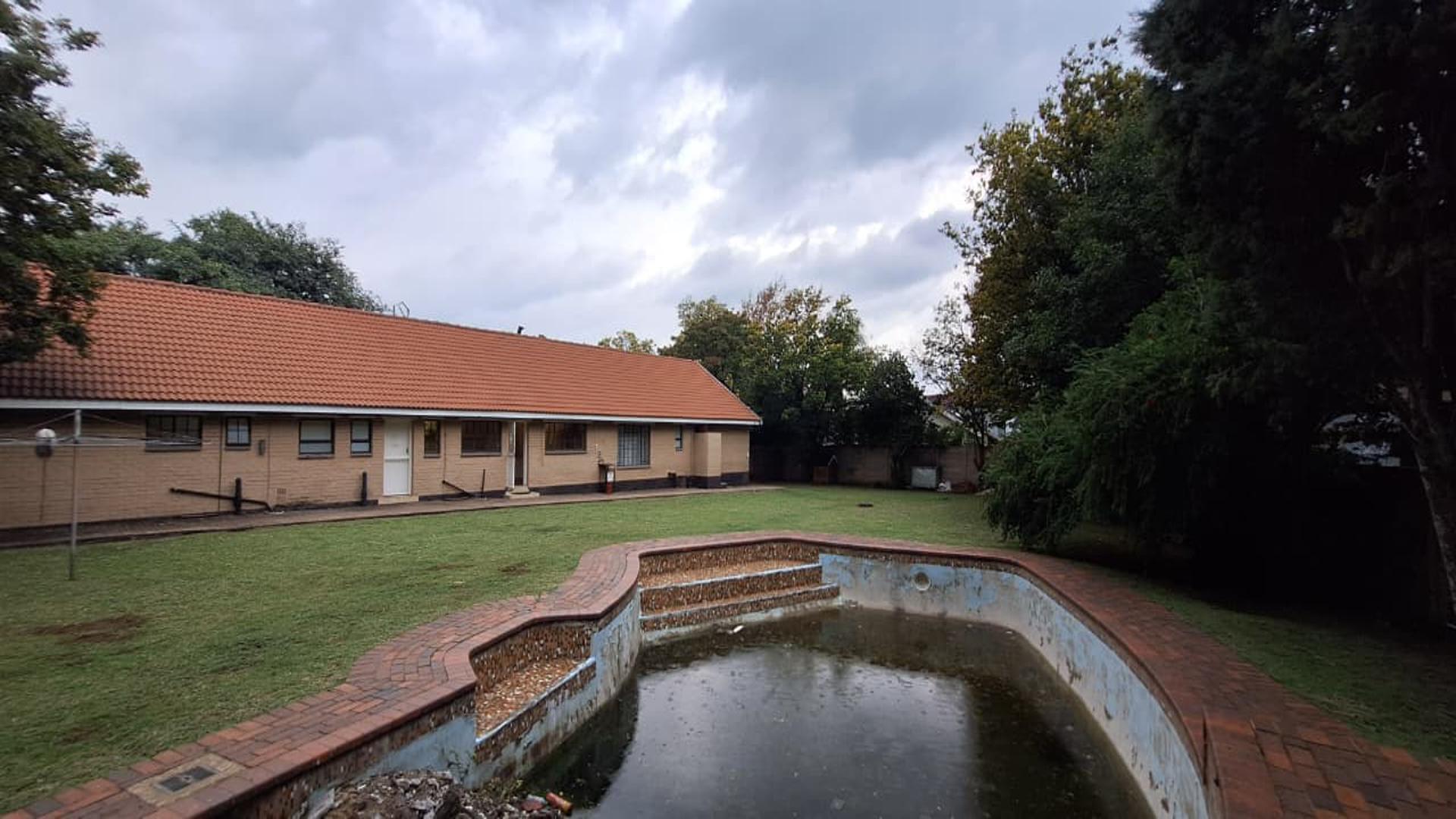 Swimming Pool of property in Brackenhurst