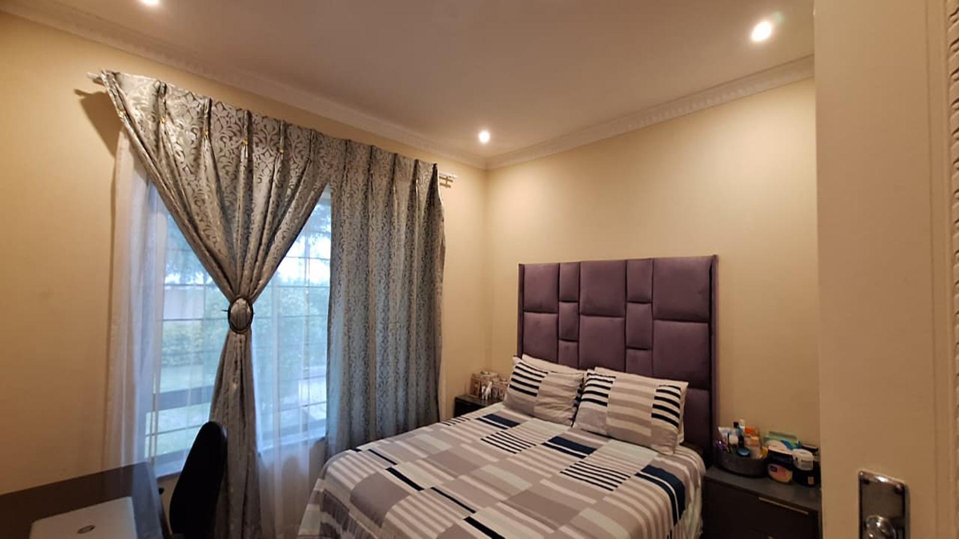 Bed Room 2 - 13 square meters of property in Brackenhurst