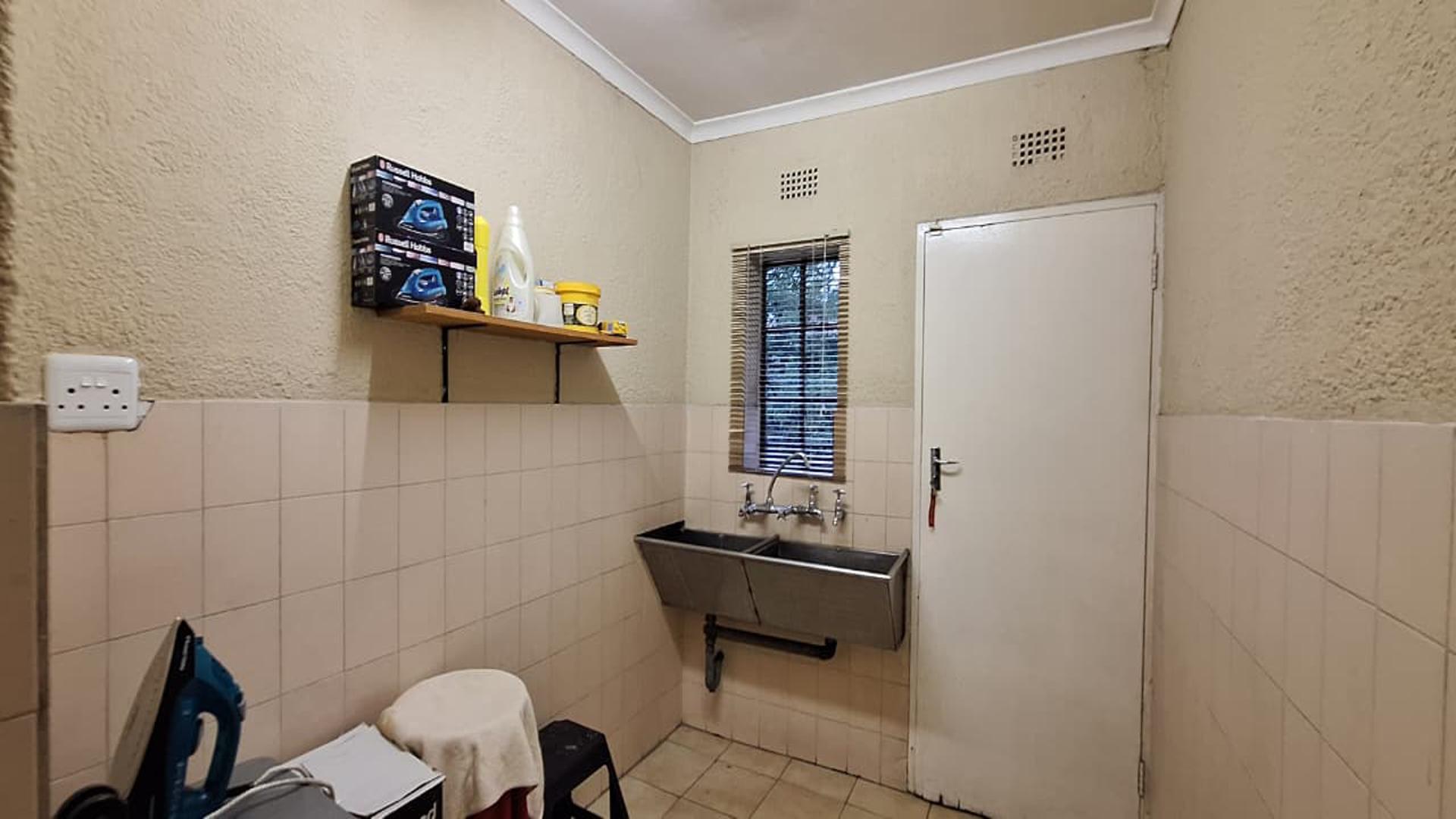 Laundry Room  - 9 square meters of property in Brackenhurst