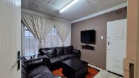 Informal Lounge - 17 square meters of property in Brackenhurst