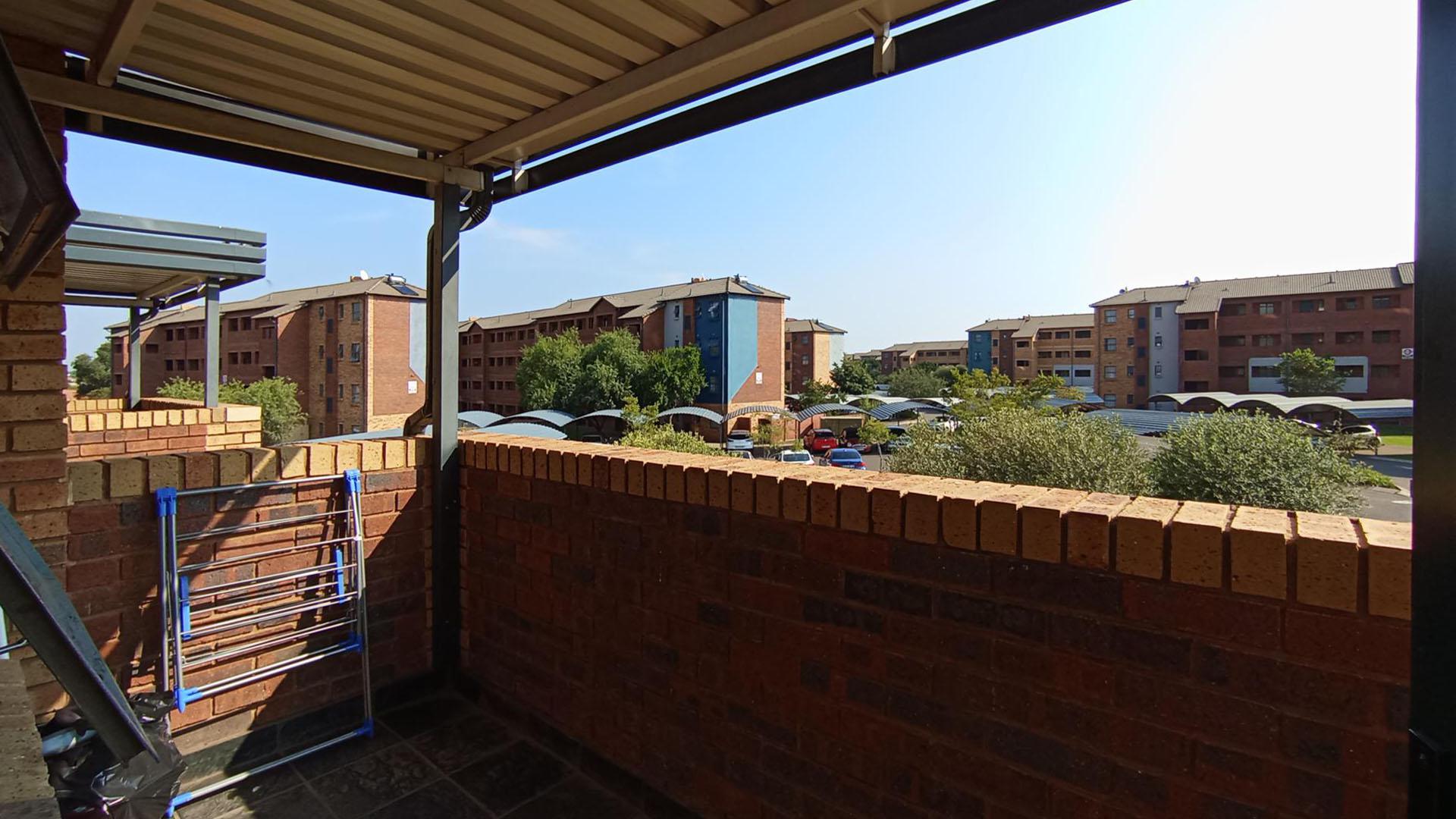 Balcony - 5 square meters of property in Montana Tuine