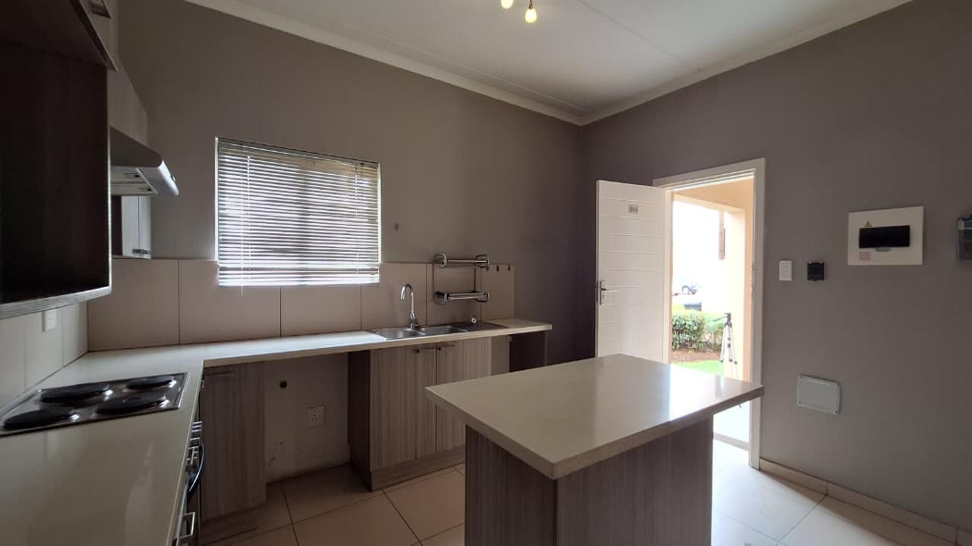 Kitchen - 22 square meters of property in Lilianton