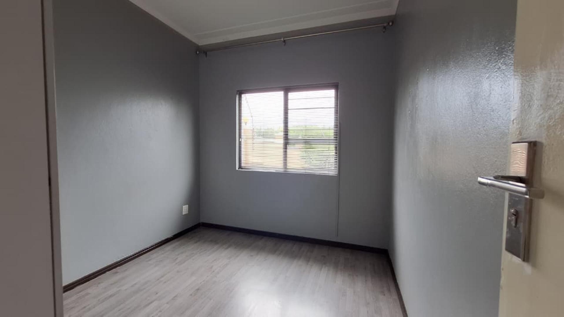 Bed Room 1 - 16 square meters of property in Lilianton