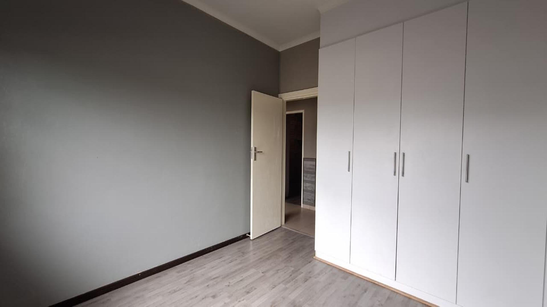 Bed Room 1 - 16 square meters of property in Lilianton