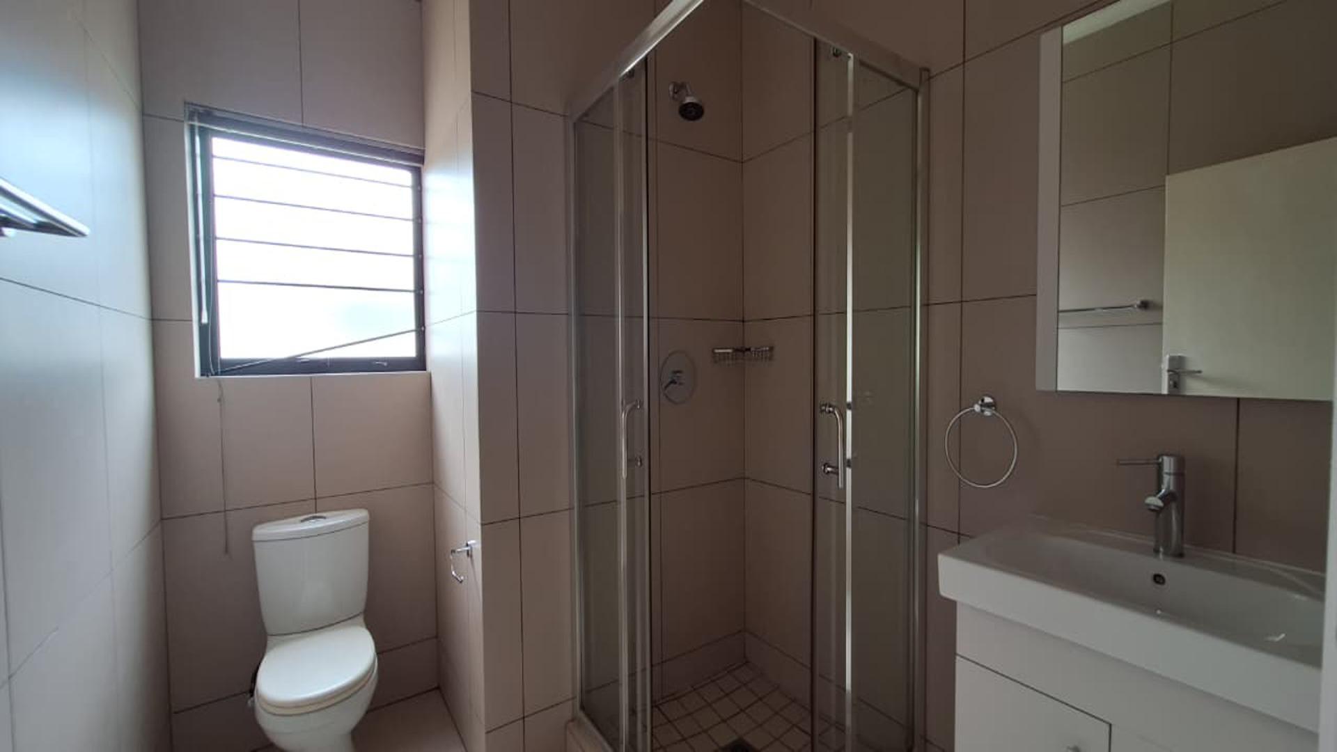 Bathroom 1 - 8 square meters of property in Lilianton