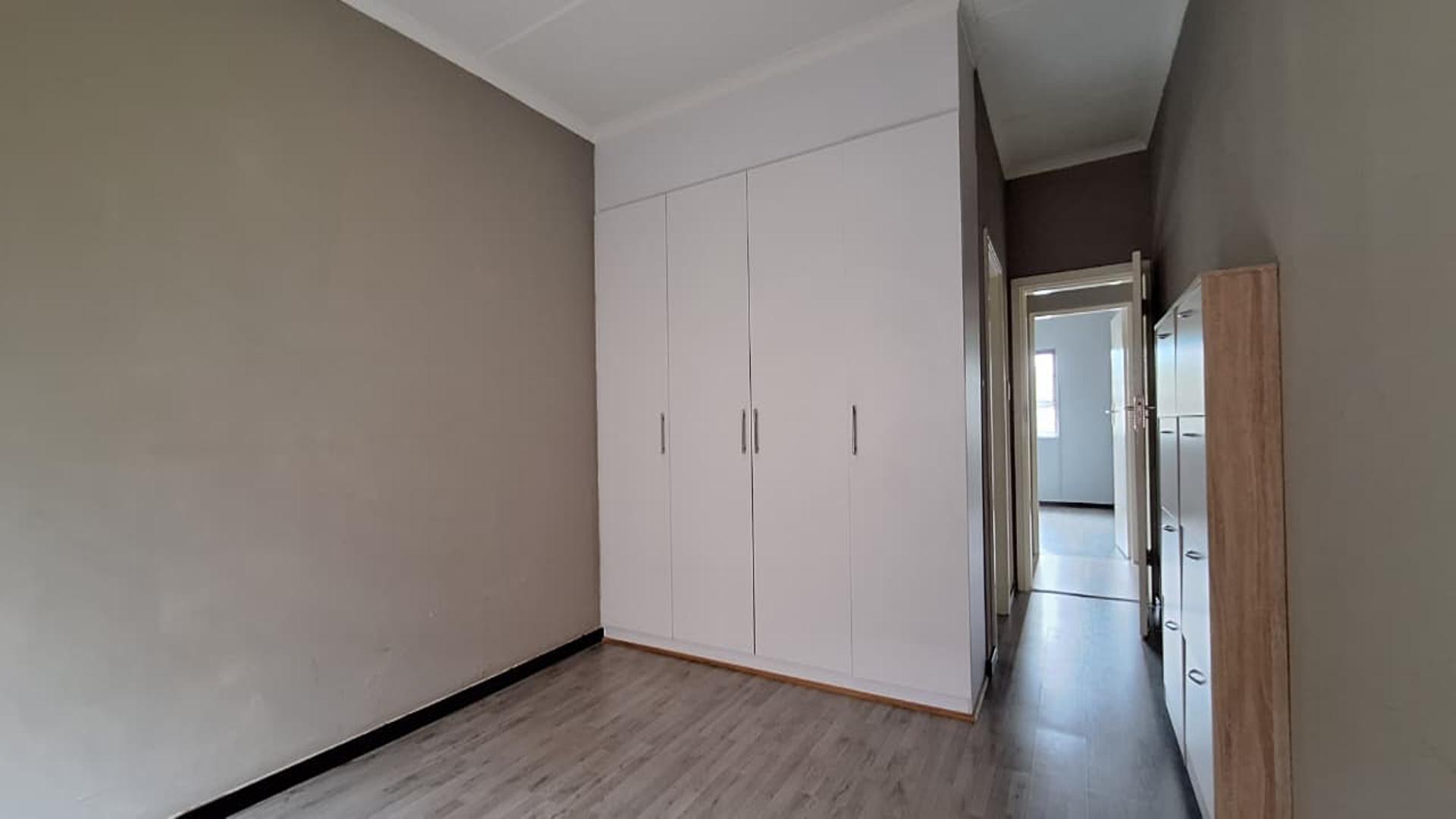 Main Bedroom - 22 square meters of property in Lilianton