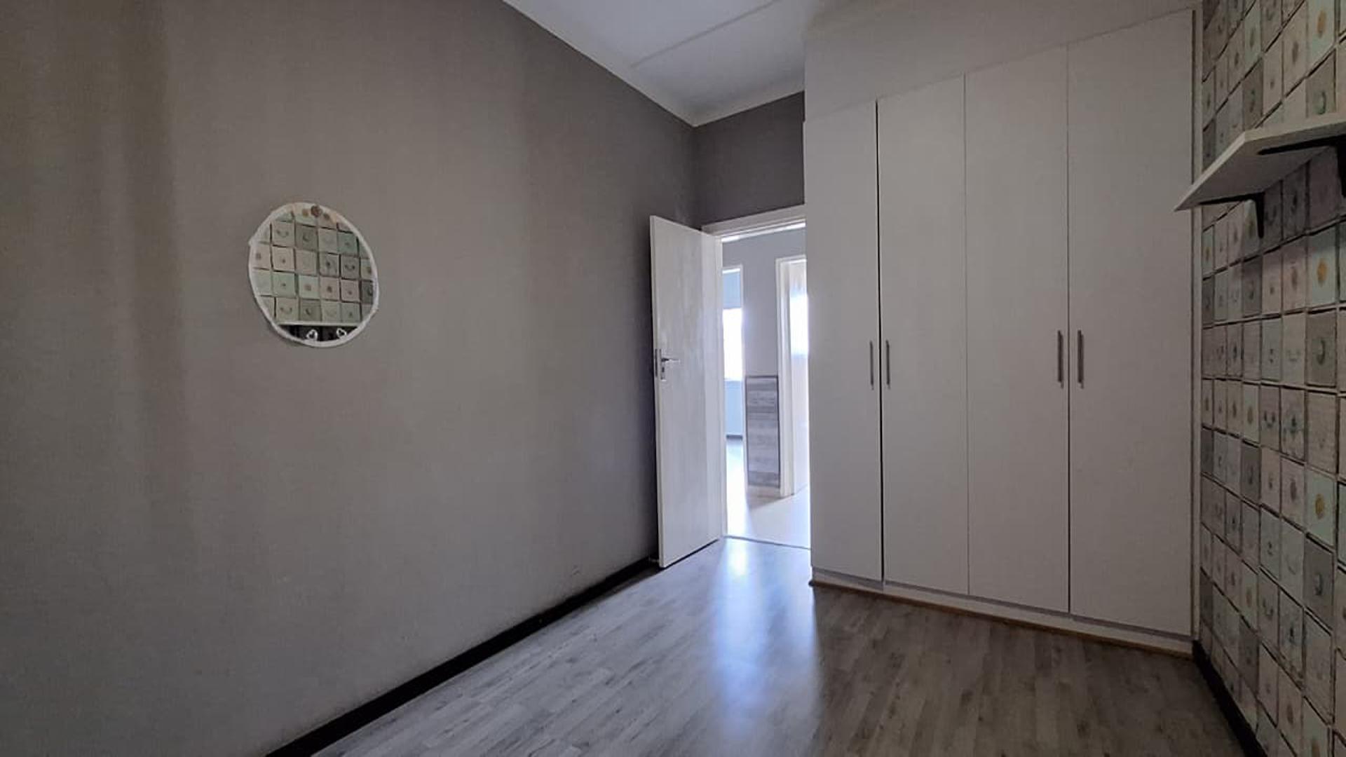 Bed Room 2 - 16 square meters of property in Lilianton