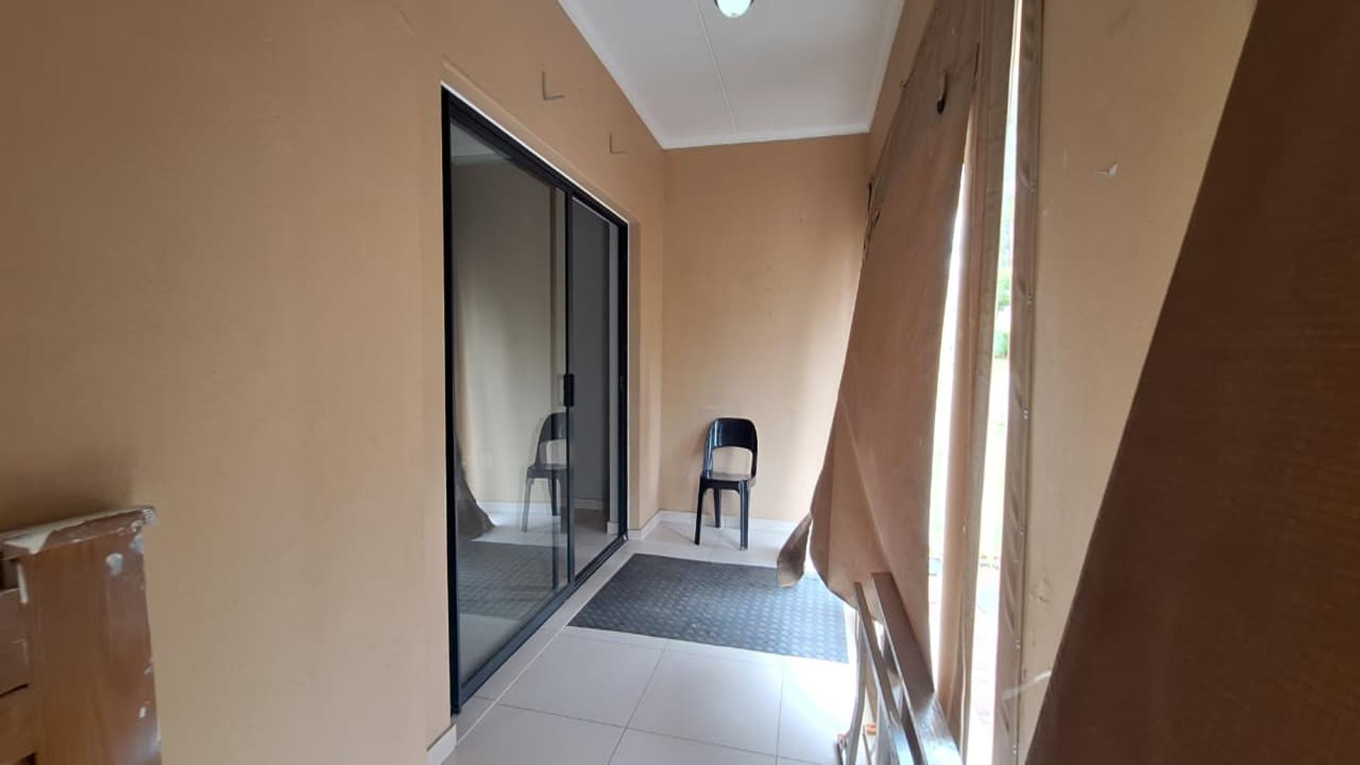 Patio of property in Lilianton