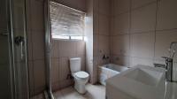 Main Bathroom - 8 square meters of property in Lilianton
