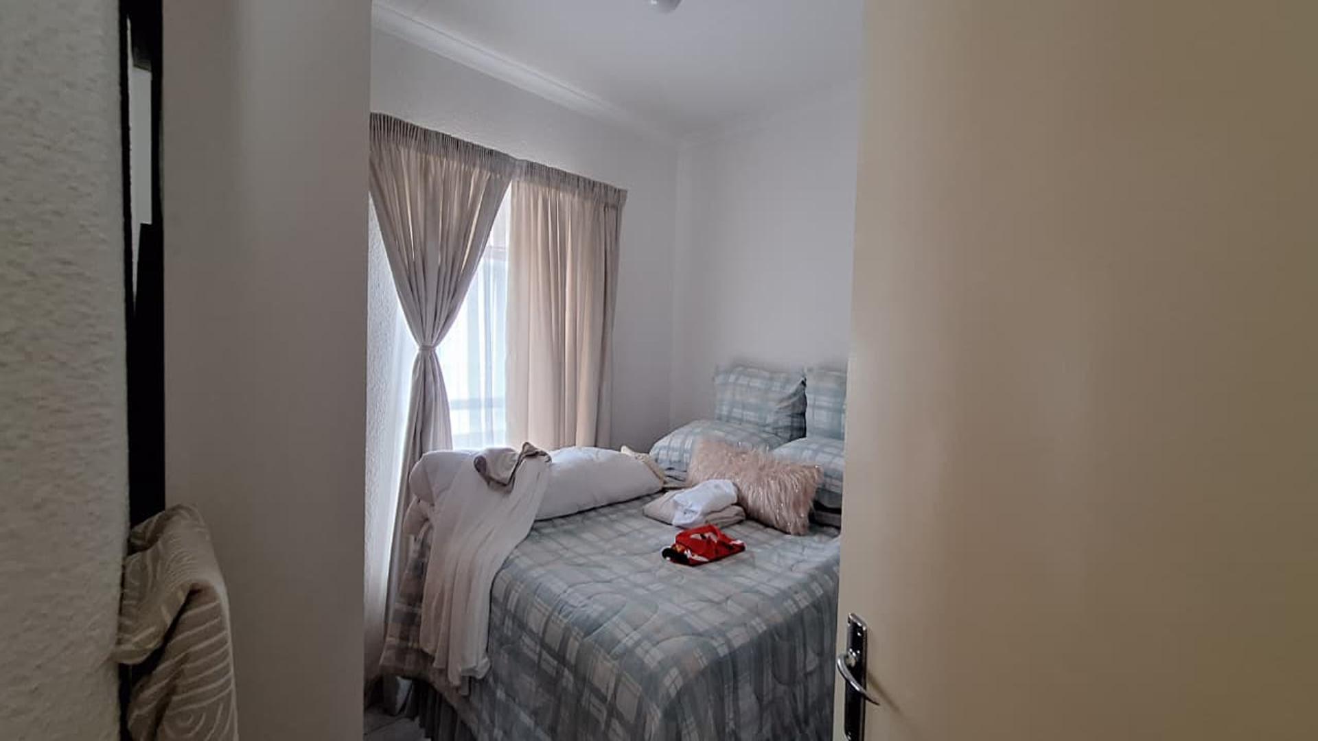Bed Room 1 - 9 square meters of property in Orion Park