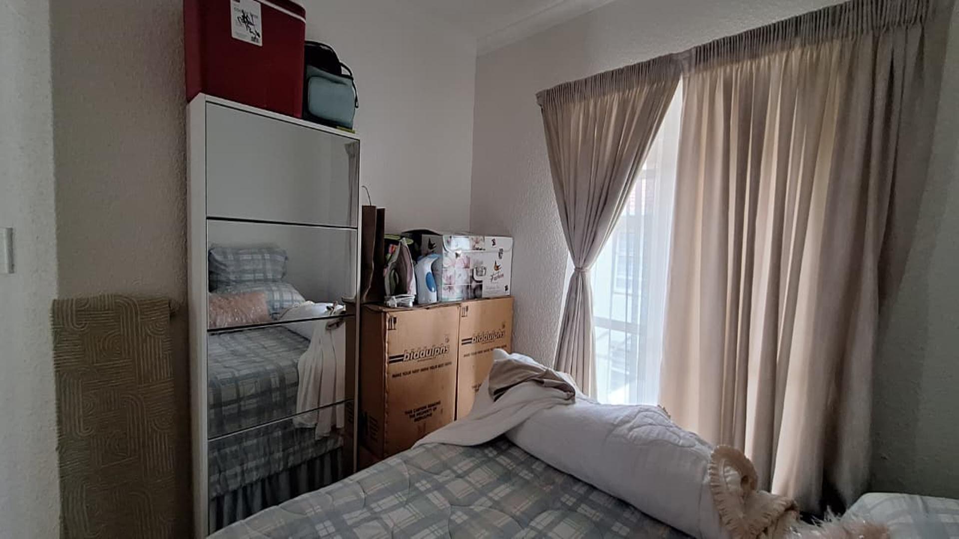Bed Room 1 - 9 square meters of property in Orion Park