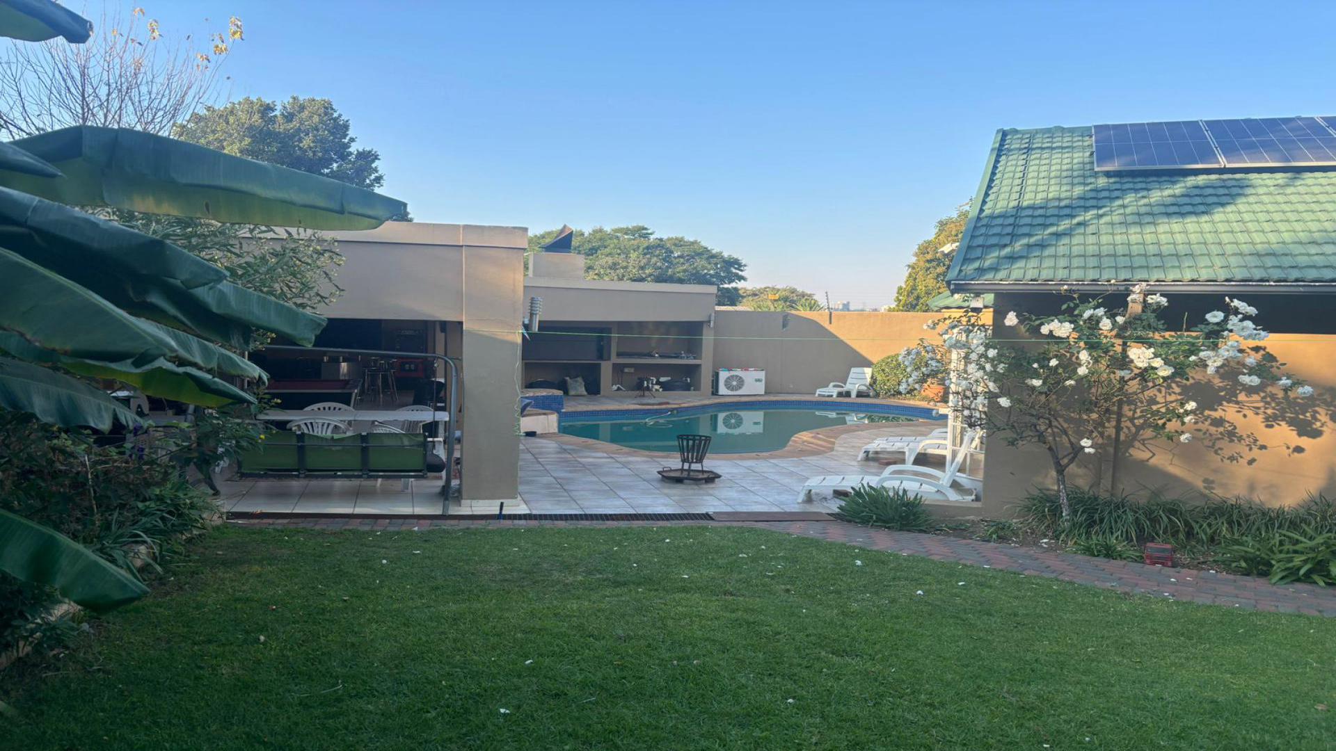 Backyard of property in Bordeaux
