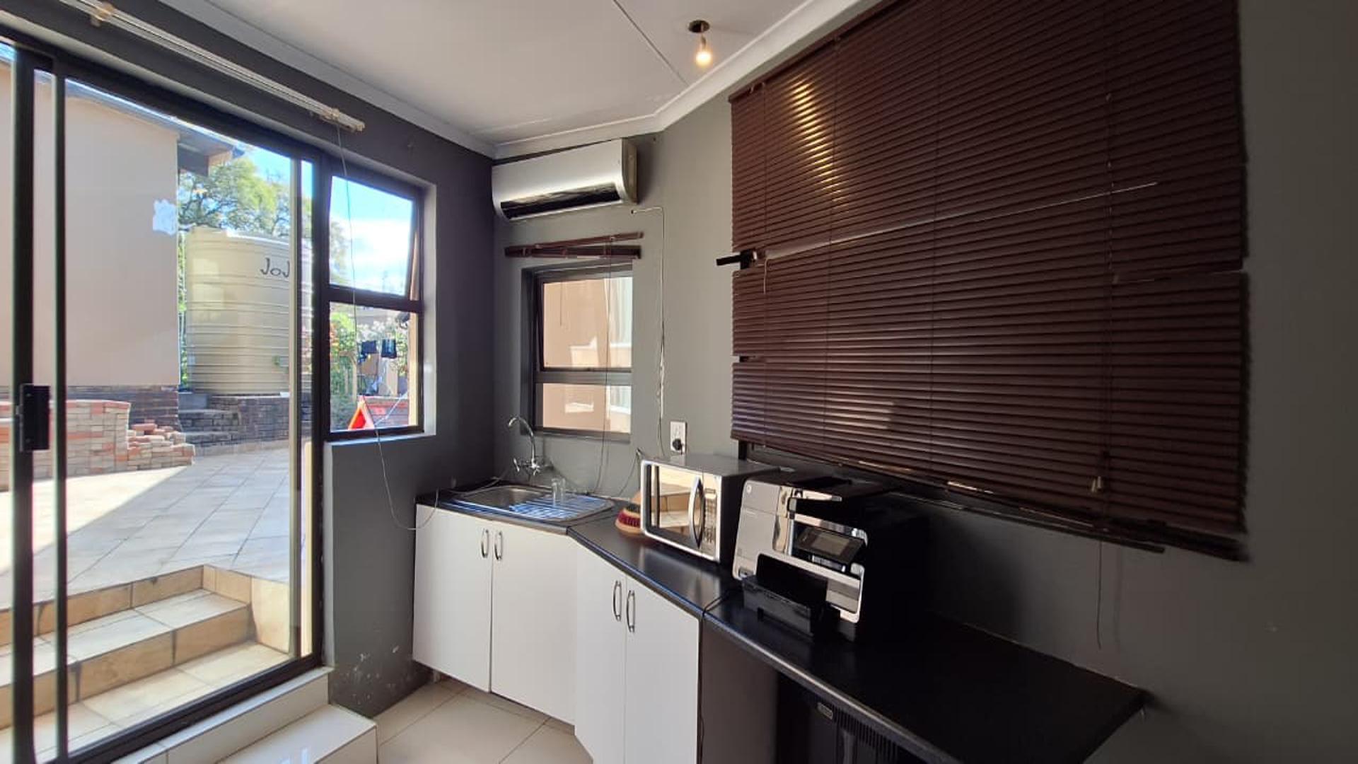 Bed Room 3 - 27 square meters of property in Bordeaux