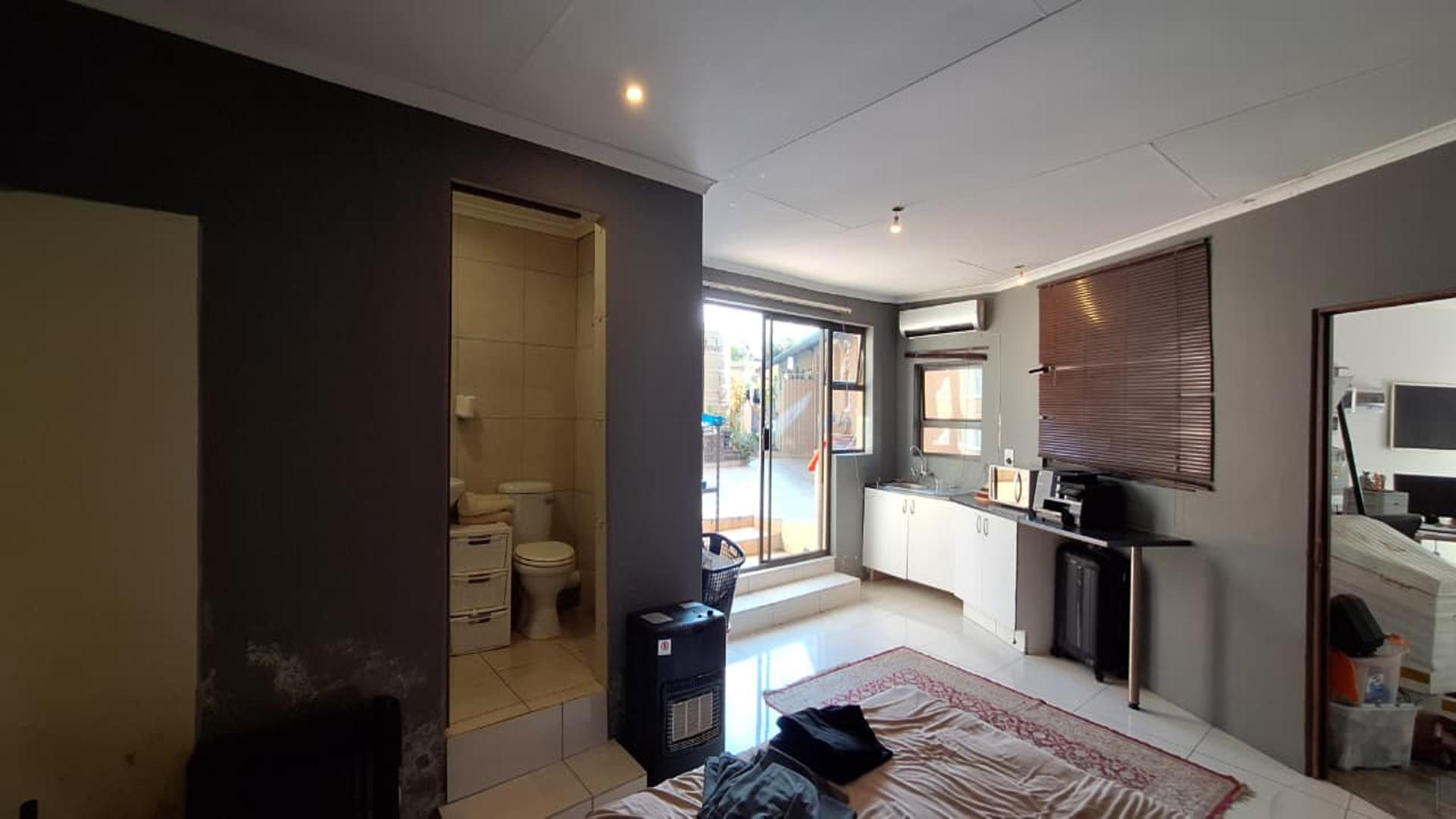 Bed Room 3 - 27 square meters of property in Bordeaux