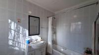 Bathroom 1 - 10 square meters of property in Bordeaux