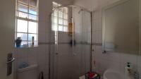 Bathroom 1 - 10 square meters of property in Bordeaux