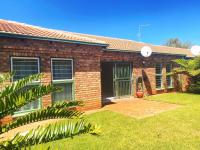  of property in Die Hoewes