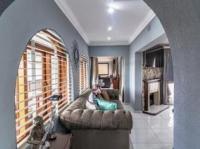  of property in Glenvista