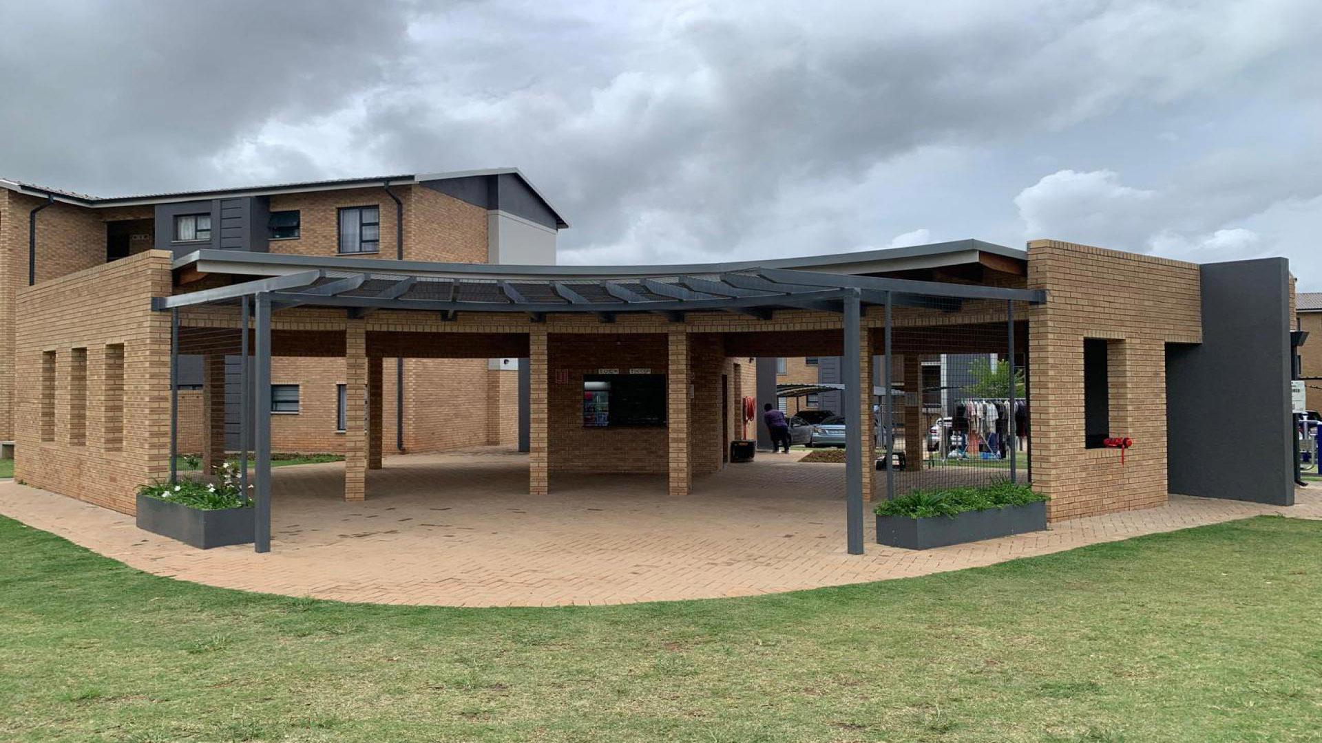 Spaces of property in Sinoville