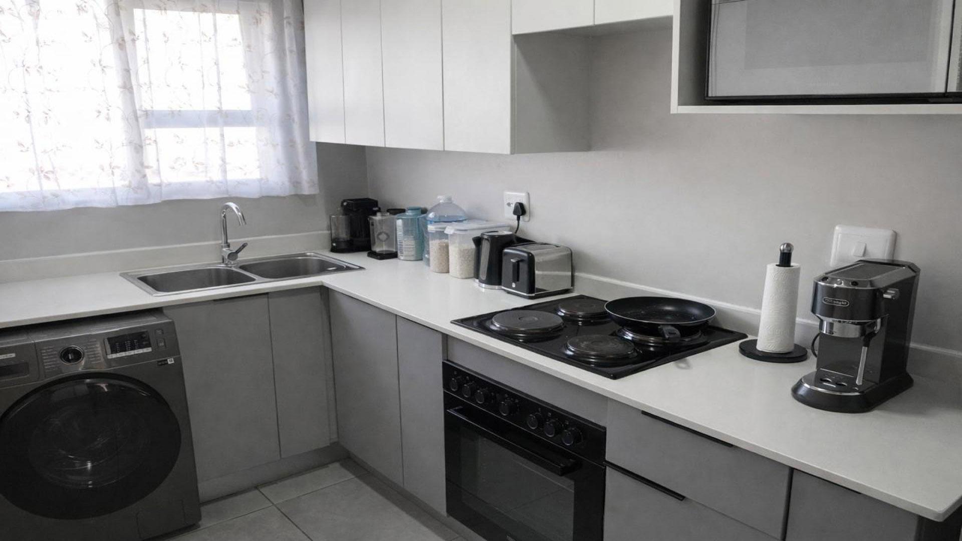 Kitchen of property in Sinoville