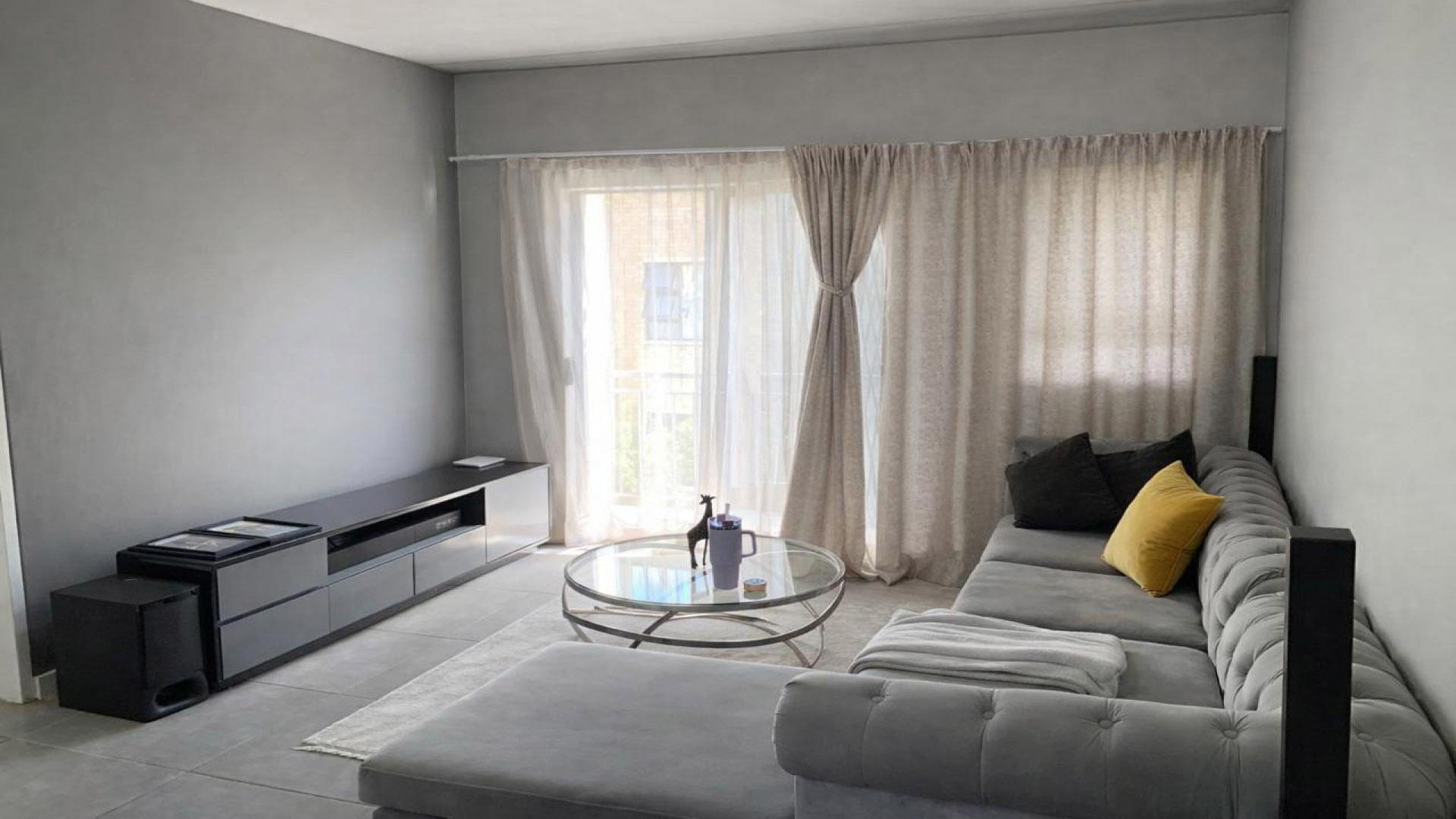 Lounges of property in Sinoville