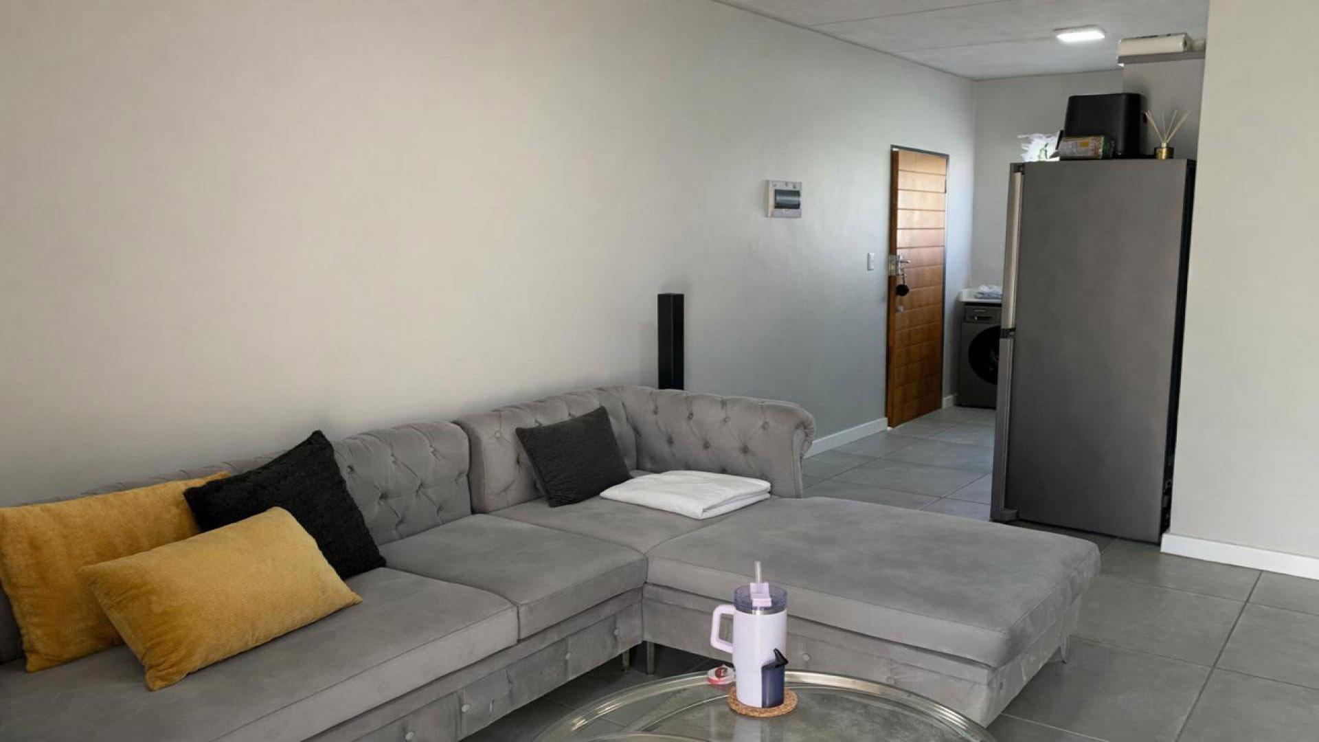 Lounges of property in Sinoville