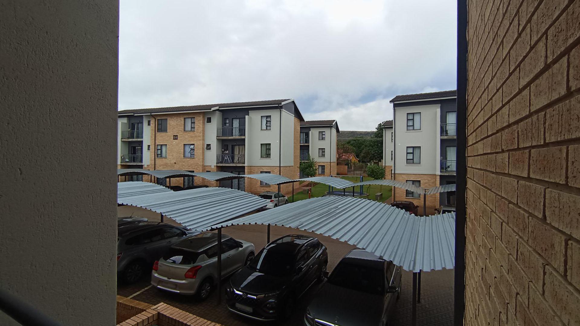 Front View of property in Sinoville